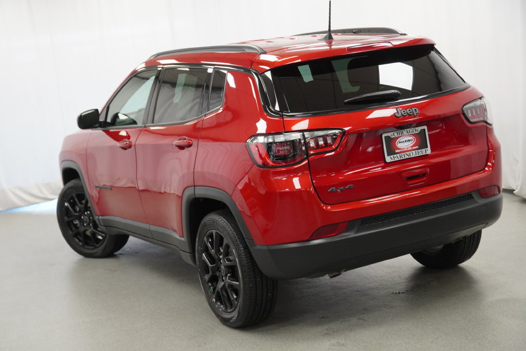 Used 2026 Jeep Compass Latitude AWD/4WD image 16