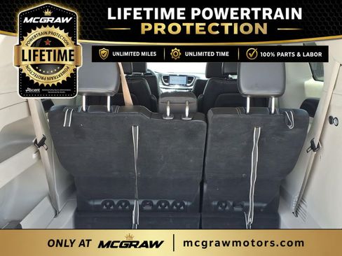 Used 2023 Chrysler Pacifica Touring-L FWD image 13