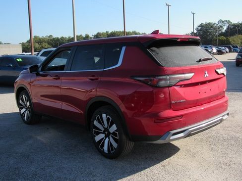 New 2025 Mitsubishi Outlander SE image 5