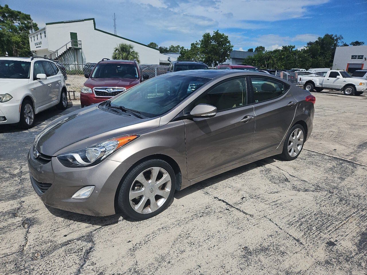 Used 2013 Hyundai Elantra Limited w/ Technology Pkg FWD image 4