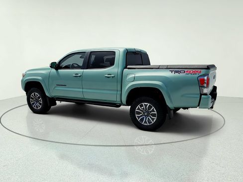 Used 2022 Toyota Tacoma TRD Sport w/ TRD Premium Sport Package AWD/4WD image 5