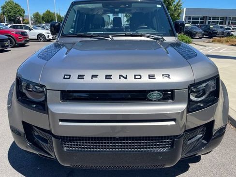 Used 2024 Land Rover Defender 130 X-Dynamic SE AWD/4WD image 10