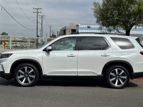 Certified 2023 Honda Pilot Touring image 2