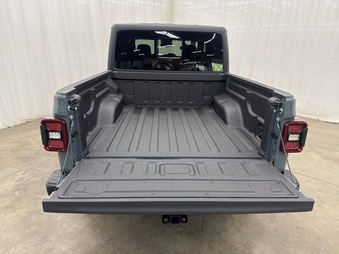 New 2025 Jeep Gladiator Rubicon w/ Convenience Group image 18