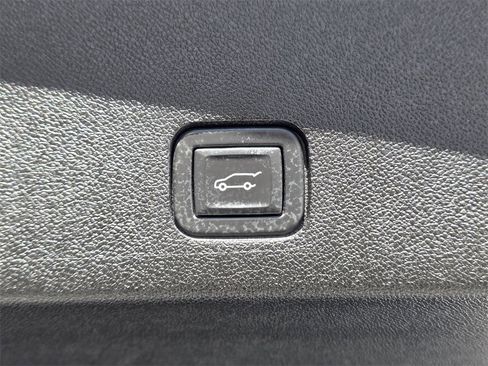 Used 2023 Cadillac XT6 Luxury image 10