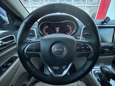 Used 2017 Jeep Grand Cherokee Limited image 11