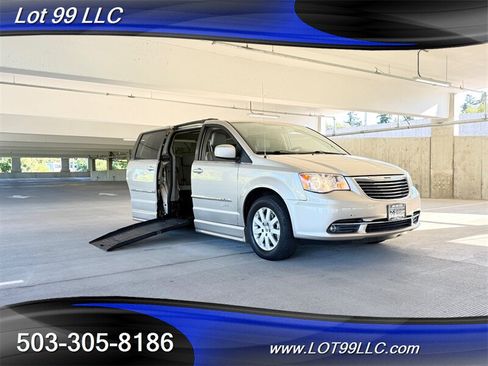 Used 2013 Chrysler Town & Country Touring FWD image 2
