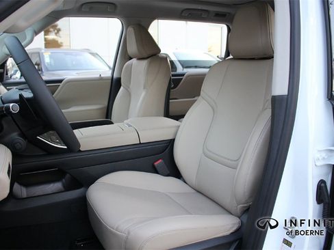 New 2026 INFINITI QX80 Pure image 8