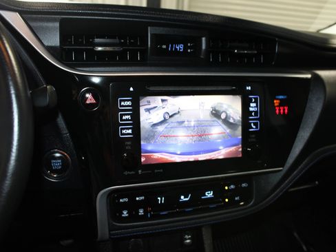 Used 2018 Toyota Corolla SE w/ SE Premium Package FWD image 14