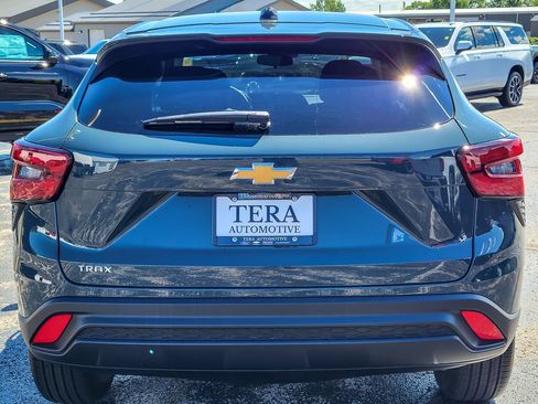 New 2026 Chevrolet Trax LS w/ LS Convenience Package FWD image 5