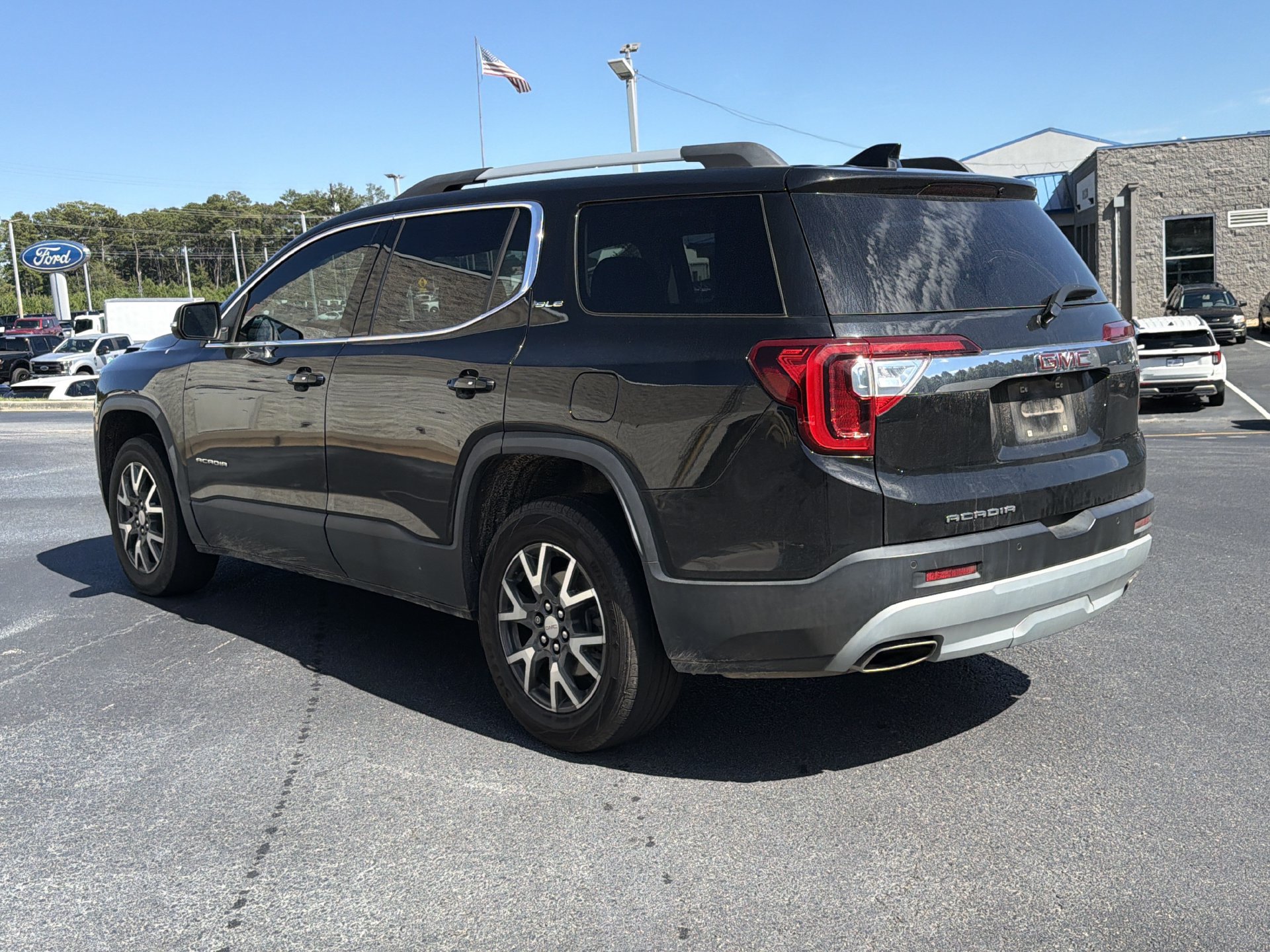 Used 2023 GMC Acadia SLE w/ Driver Convenience Package FWD image 16