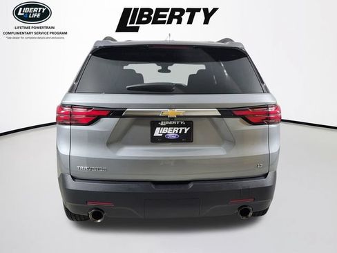 Used 2023 Chevrolet Traverse LT FWD image 4