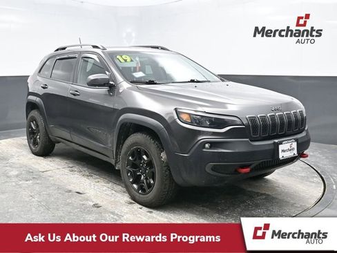 Used 2019 Jeep Cherokee Trailhawk w/ Comfort/Convenience Group image 1