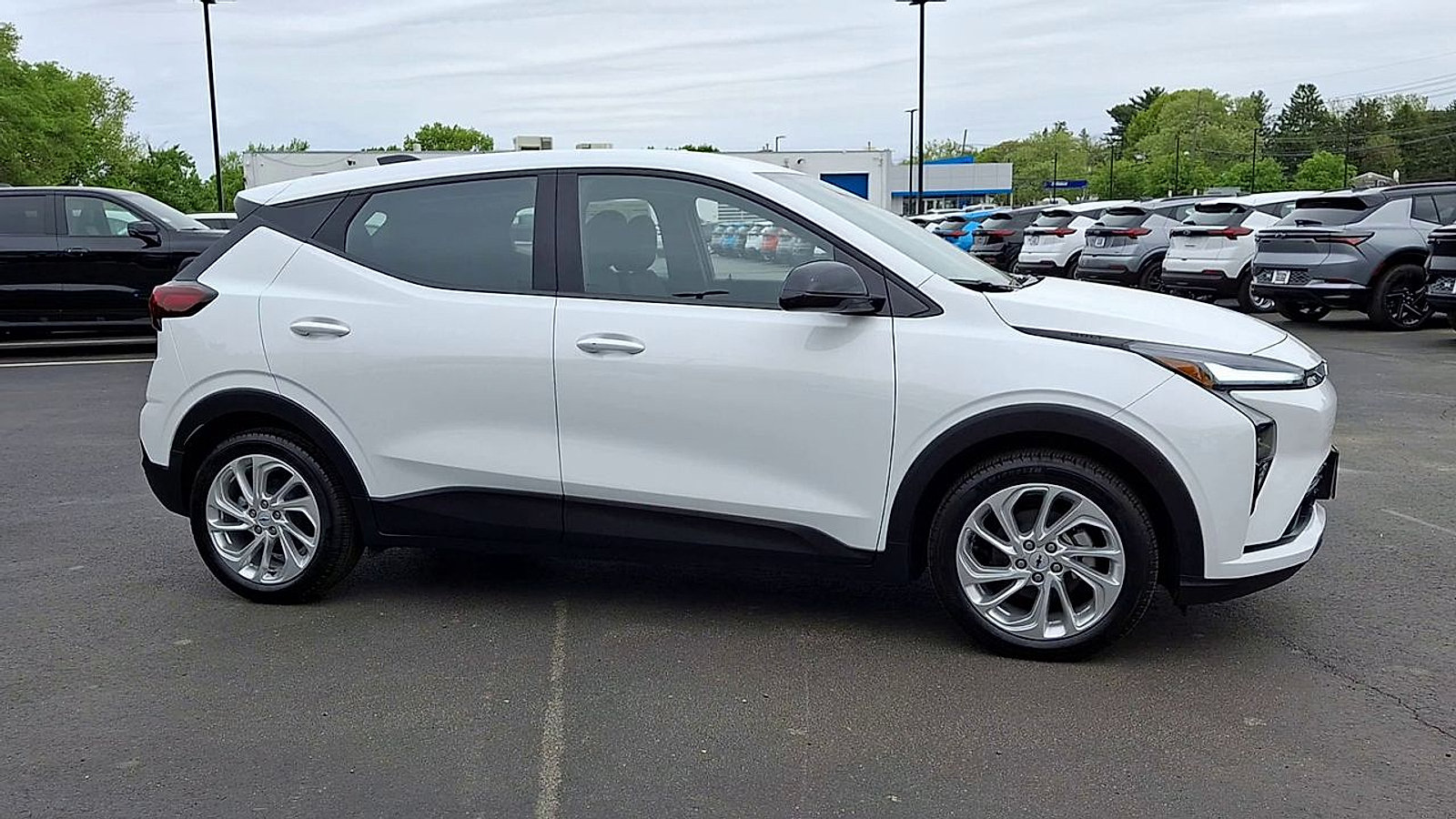 New 2027 Chevrolet Bolt LT w/ Comfort Package FWD image 4
