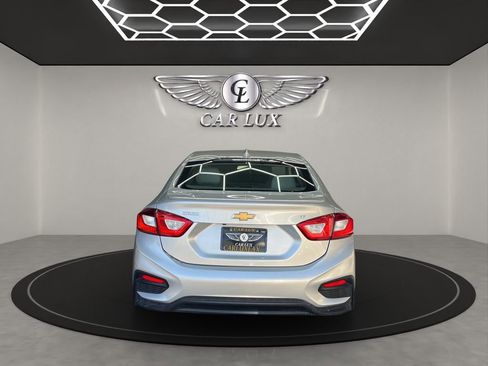 Used 2018 Chevrolet Cruze LT w/ Convenience Package image 5