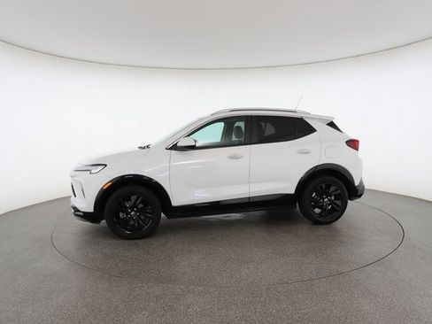 Used 2024 Buick Encore GX Sport Touring image 5