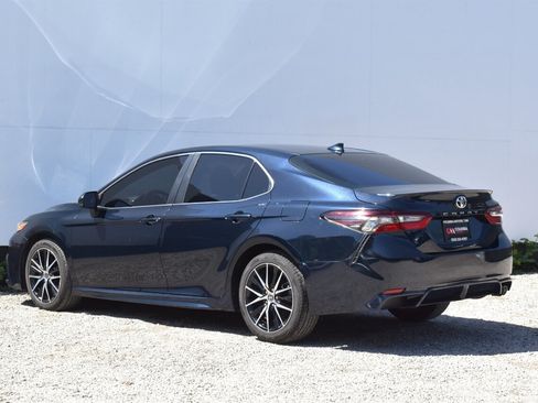 Used 2021 Toyota Camry SE FWD image 2