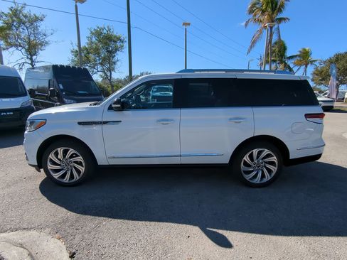 Used 2023 Lincoln Navigator Reserve image 8