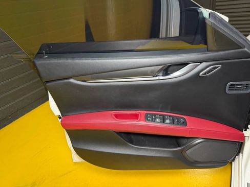 Used 2018 Maserati Ghibli S image 32