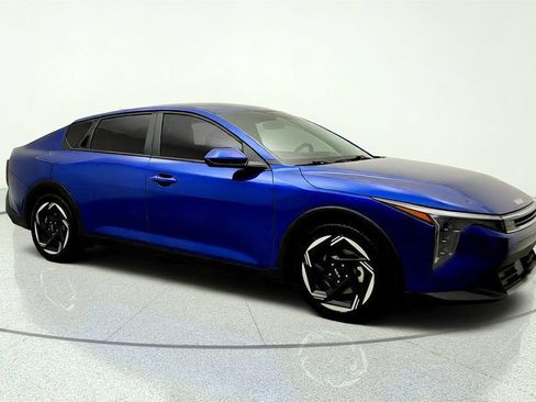 Used 2025 Kia K4 EX FWD image 3