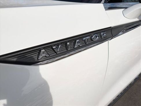 Used 2023 Lincoln Aviator Reserve w/ Equipment Group 201A image 10