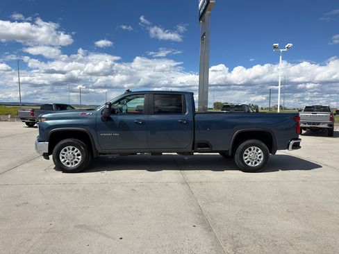 Used 2025 Chevrolet Silverado 2500 LT AWD/4WD image 2