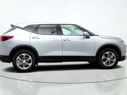 Used 2025 Chevrolet Blazer LT FWD image 4