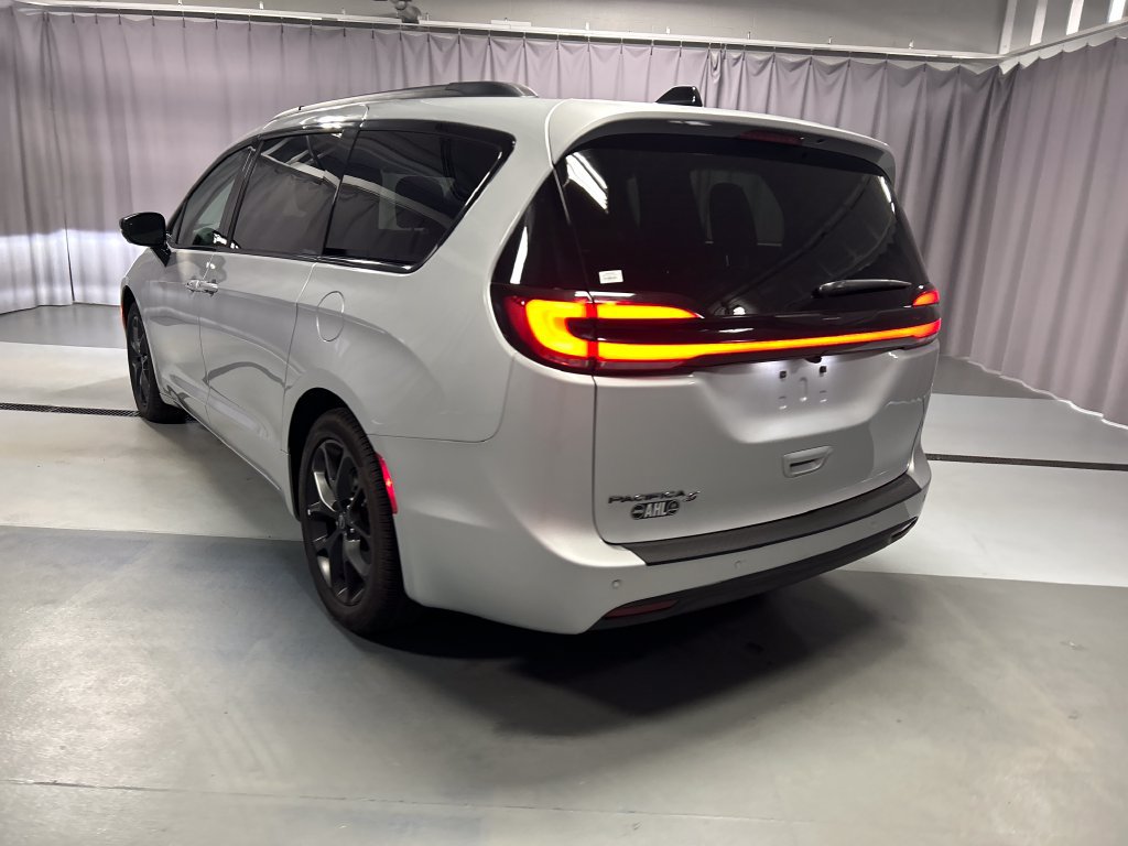 Used 2026 Chrysler Pacifica Select w/ S Appearance Package FWD image 5