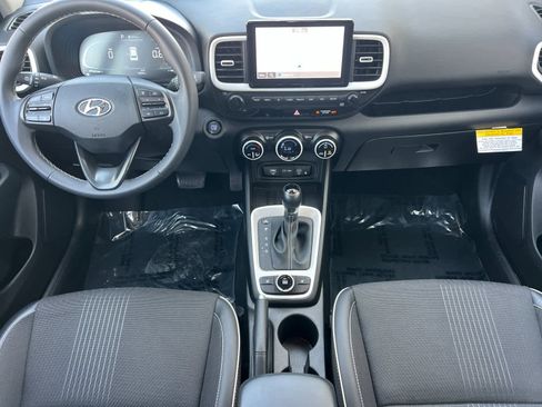 Certified 2024 Hyundai Venue Limited image 4