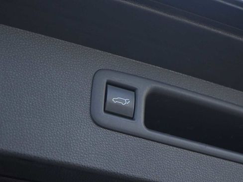 Used 2020 Toyota Highlander XLE FWD image 26