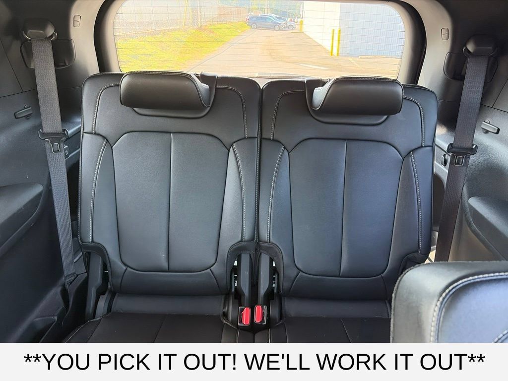 Used 2024 Jeep Grand Cherokee L Limited RWD image 9