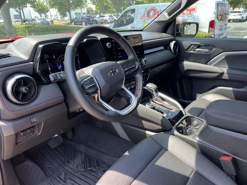 Used 2023 Chevrolet Colorado Z71 w/ Z71 Convenience Package 2 AWD/4WD image 17
