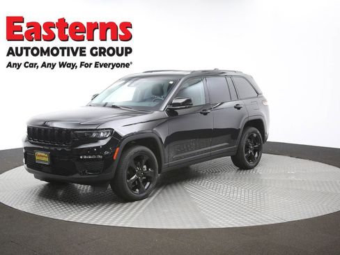Used 2023 Jeep Grand Cherokee Limited w/ Black Appearance Package AWD/4WD image 57