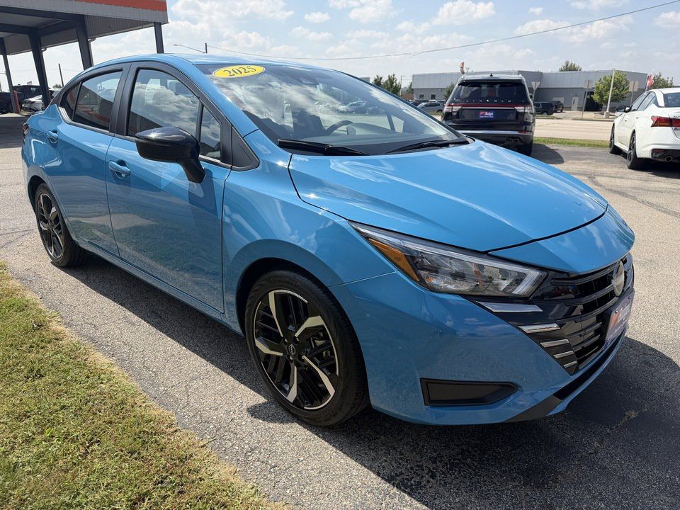 Used 2025 Nissan Versa SR FWD image 7