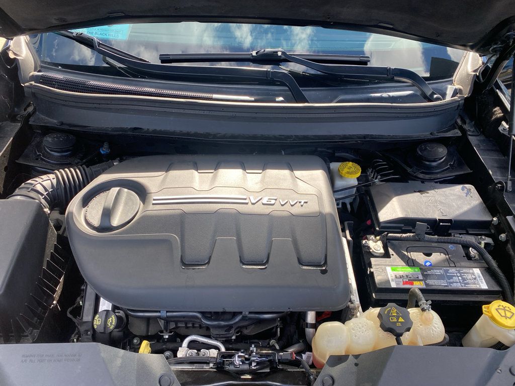 Used 2019 Jeep Cherokee Trailhawk AWD/4WD image 12
