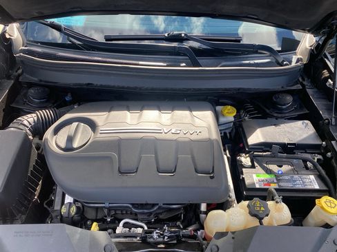 Used 2019 Jeep Cherokee Trailhawk AWD/4WD image 12