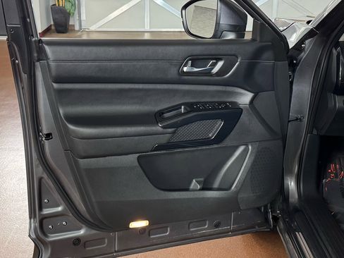 Used 2022 Nissan Pathfinder SV image 15