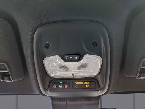 Used 2024 Chevrolet Colorado Z71 w/ Z71 Convenience Package 2 AWD/4WD image 25