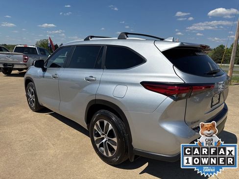 Used 2023 Toyota Highlander XLE image 5