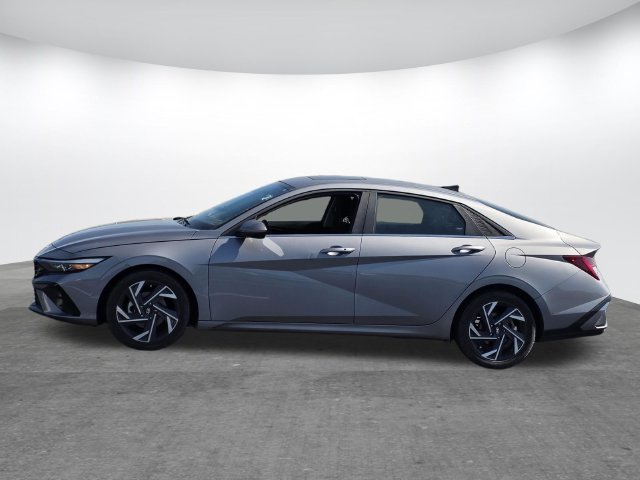 Used 2024 Hyundai Elantra SEL w/ Convenience Package FWD image 3