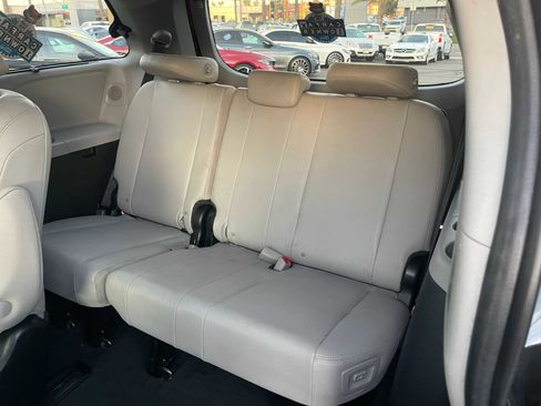 Used 2019 Toyota Sienna image 15
