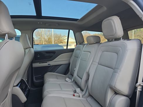 Used 2022 Lincoln Aviator Reserve w/ Elements Package Plus image 14