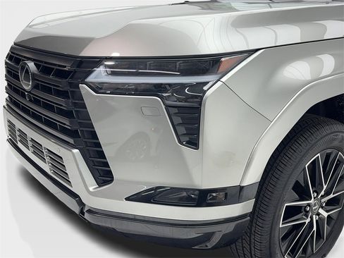 Used 2025 Lexus GX 550 image 5