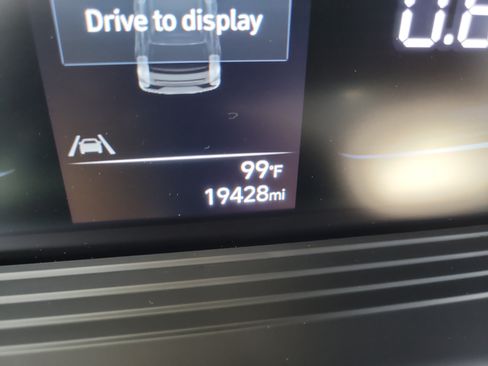 Used 2025 Hyundai Venue SEL FWD image 31