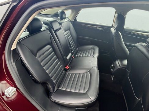 Used 2017 Ford Fusion SE w/ Fusion SE Technology Package image 19