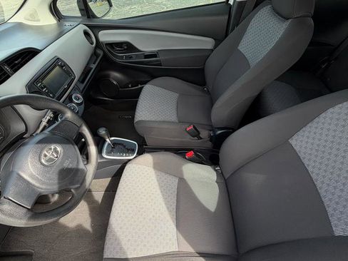 Used 2015 Toyota Yaris L image 9