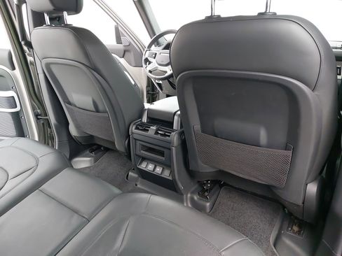 Used 2023 Land Rover Defender 110 SE image 13
