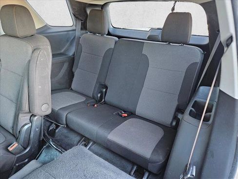 Used 2021 Chevrolet Traverse LT image 18