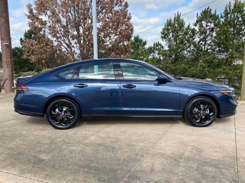 Used 2025 Honda Accord SE image 7
