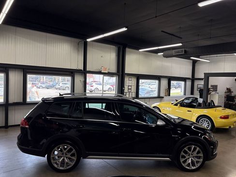 Used 2018 Volkswagen Golf Alltrack SEL AWD/4WD image 12